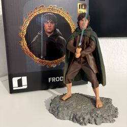 Iron Studios Lord of the Rings Frodo 1:10 Scale Statue