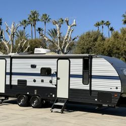 2021 Forest River Grey Wolf  23DBH Travel trailer 