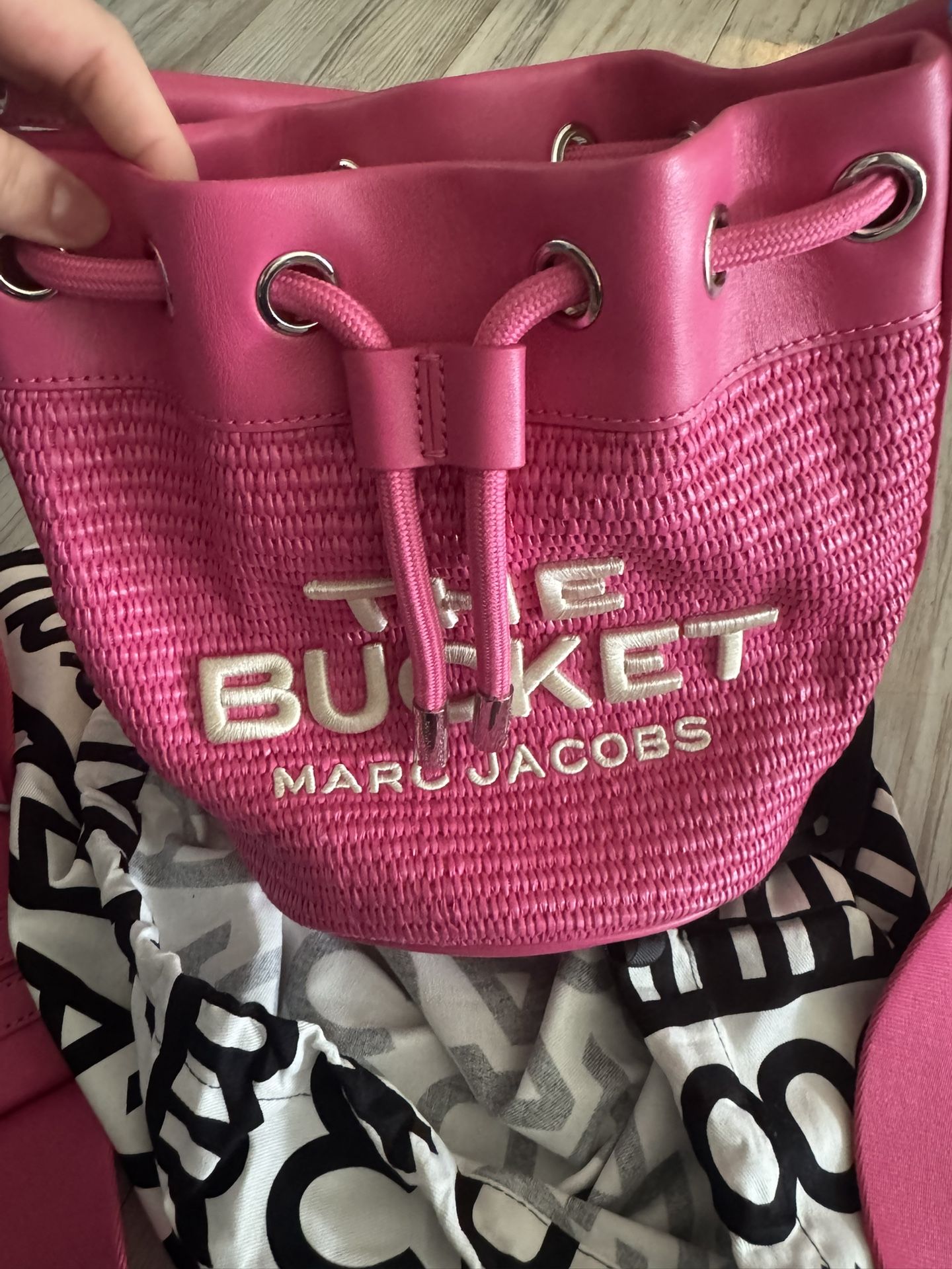 Marc Jacob’s Bucket Bag Pink Woven