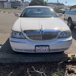 2003 Lincoln Town Car