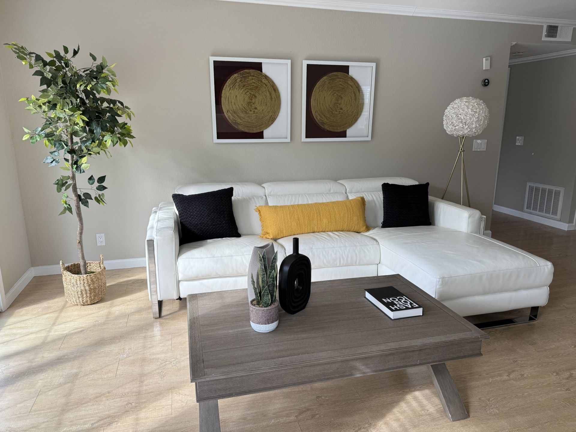 Z Gallerie Bennett 2-Piece Leather Sectional – White (RAF Configuration)