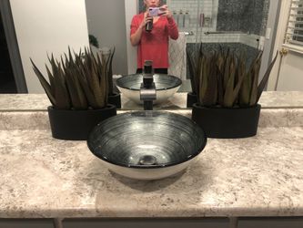 2 decorative artificial plants with pots