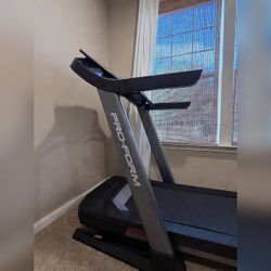 2021 ProForm Folding Treadmill, Excellent Condition, iFit and Fan – Fairfax, VA