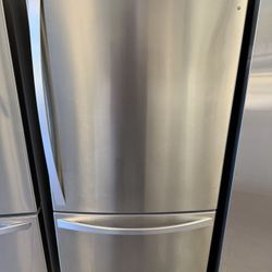 Kenmore 32 In Bottom Freezer Refrigerator