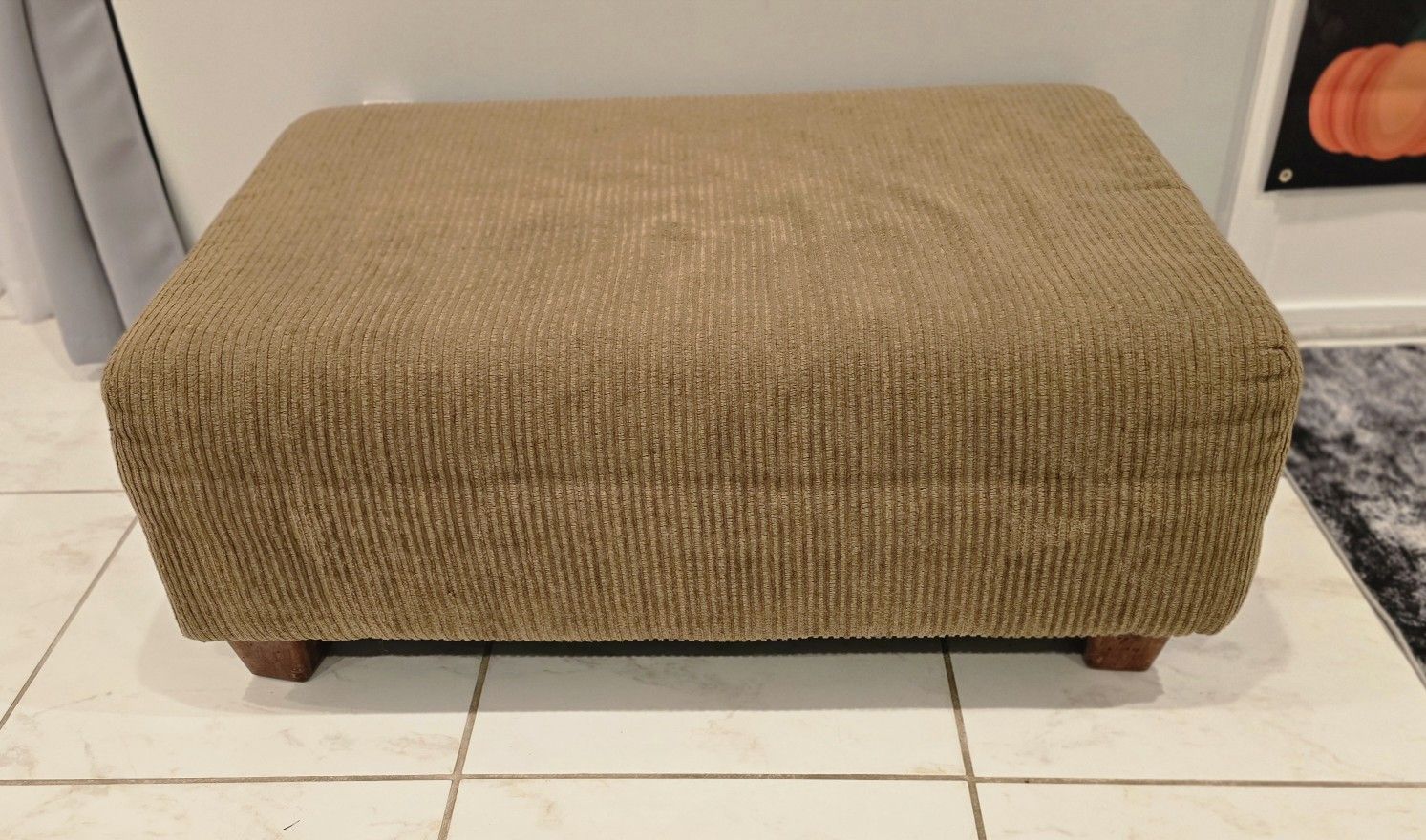 OTTOMAN 44Lx28Wx17H $25
