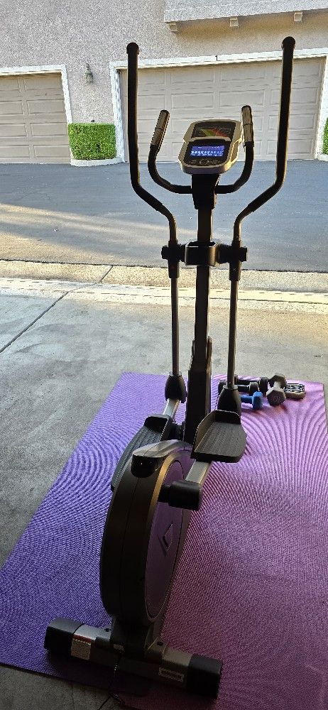 Sunny Health & Fitness 2-in-1 Smart Upright quite & Light