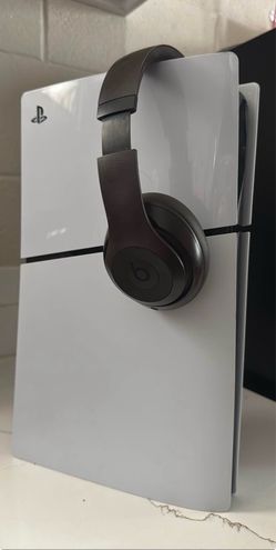 PlayStation 5 Slim Console Disc Edition / Beats Studio Pros