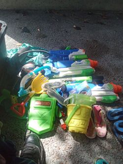Water Gun's and few Pool Toys (Misc.)