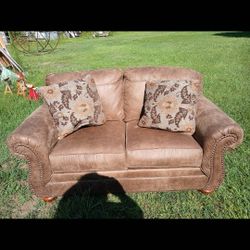 Love Seat And Pillows 