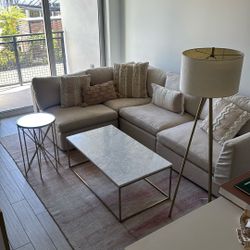 Moderm Living Room Set - Excellent Condition