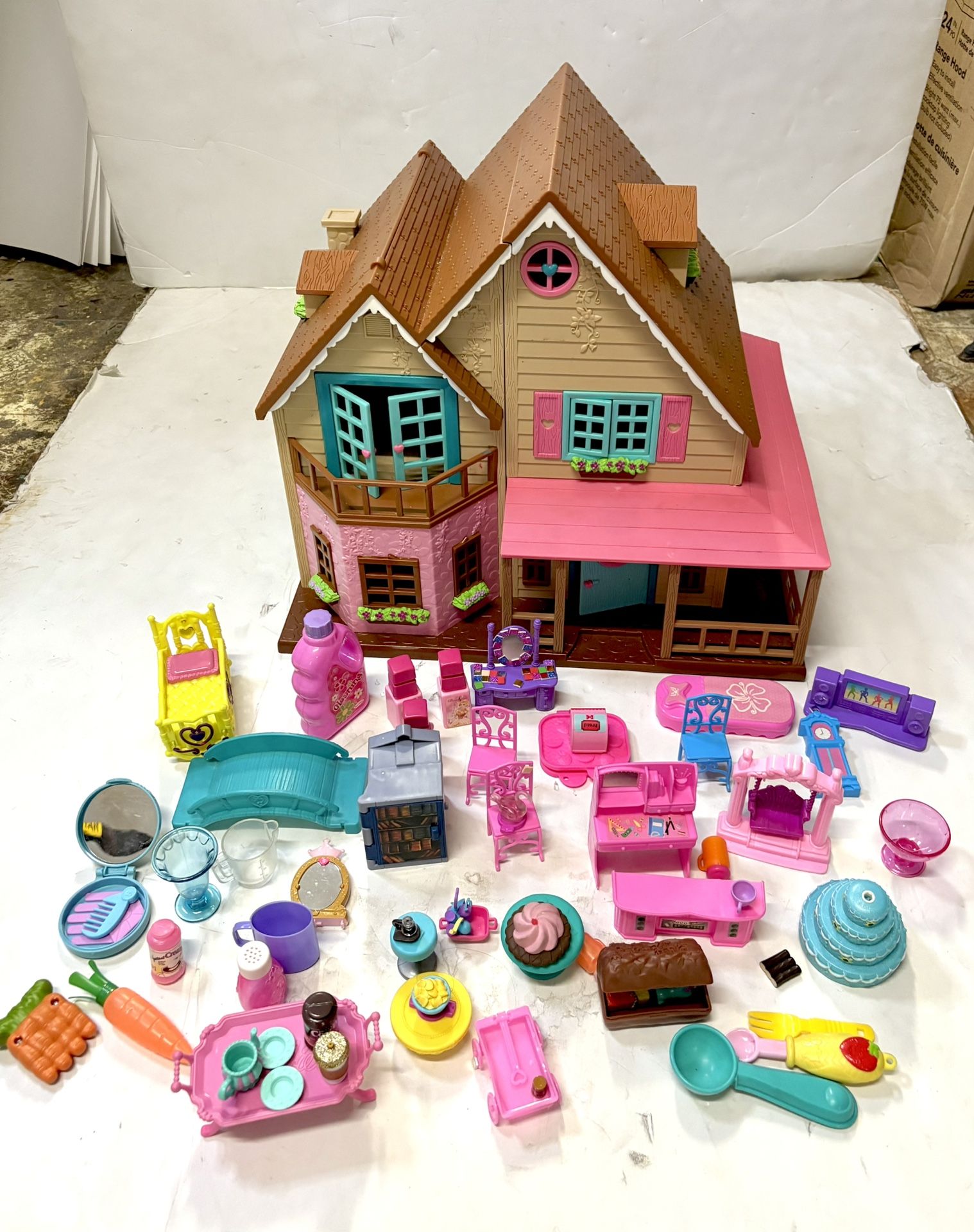 Li’l Wood sees Toy House With 102 Furniture, Doll, & Pet Accessories