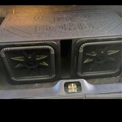 Subwoofers L7 15" Kickers In Bedliner Box