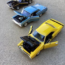 New Metal Die Cast Cars Scale 1/24  (Valencia)  $20 Each One