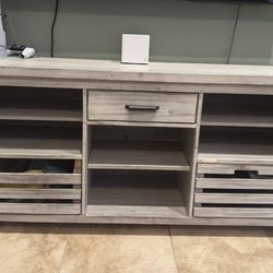 Entertainment center