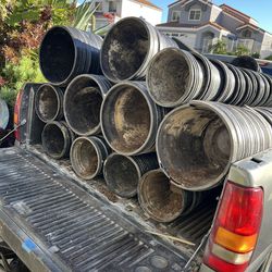 Pots / plantas / plastic containers