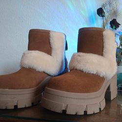 UGG boots Size 6