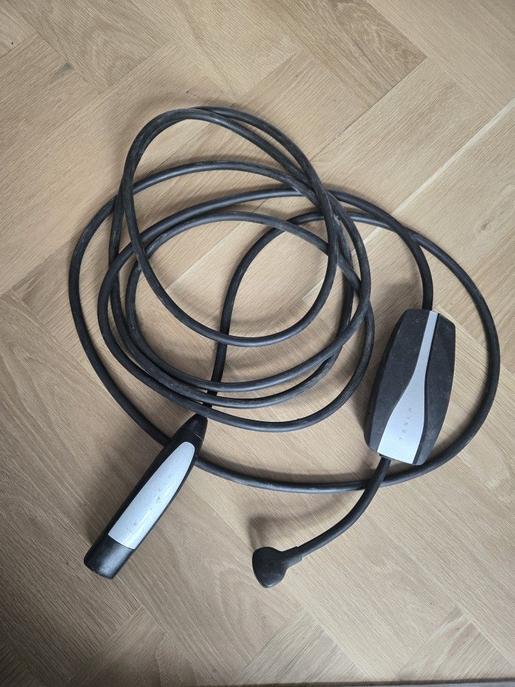 Tesla Mobile Wall Charger