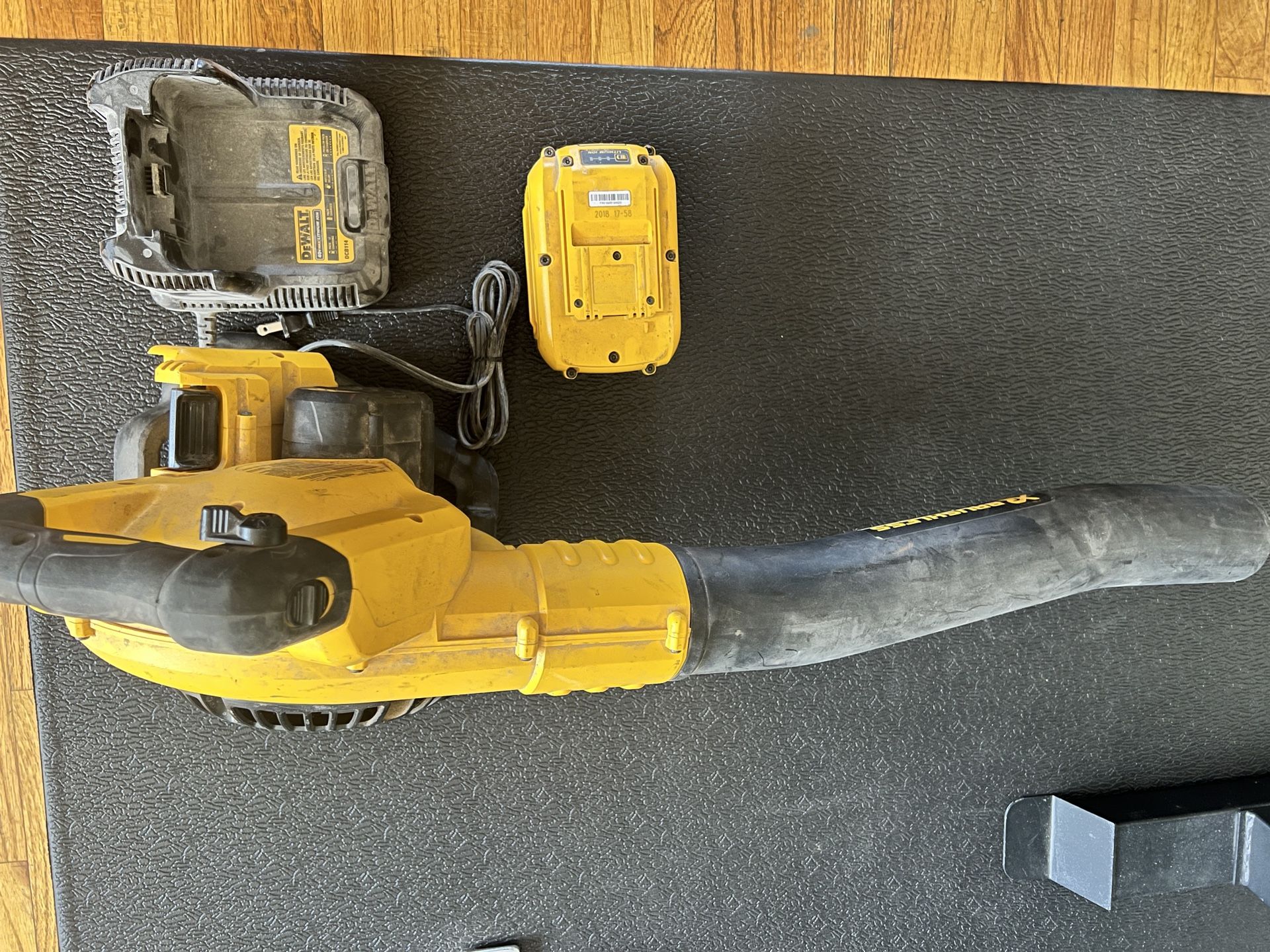 DeWalt DCBL790 Brushless 40V Max Battery Powered Leaf Blower for Sale in Los Angeles CA OfferUp