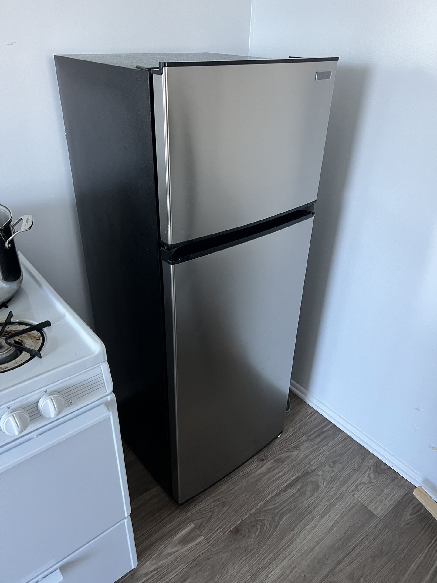 Vissani Refrigerator 