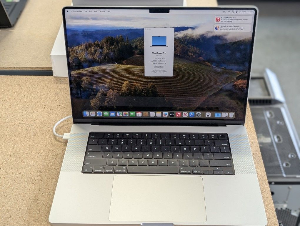MacBook Pro M1 Chip, 16gb Ram, & 512gb SSD