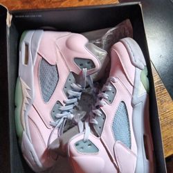Jordan 5 Easter 2022 BRAND NEW IN BOX PERFECT