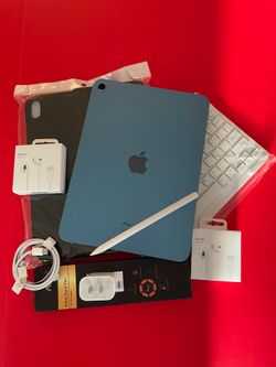 Apple ipad 10th Generation 64GB (2022 / 10.9” Display) with pen, keyboard and accessories