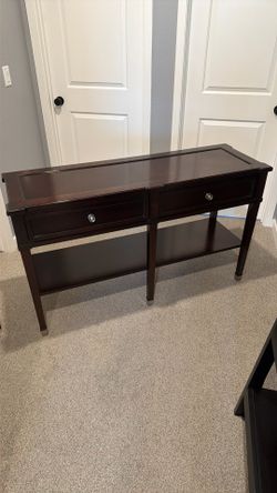 Bassett Furniture - Console Table - good condition