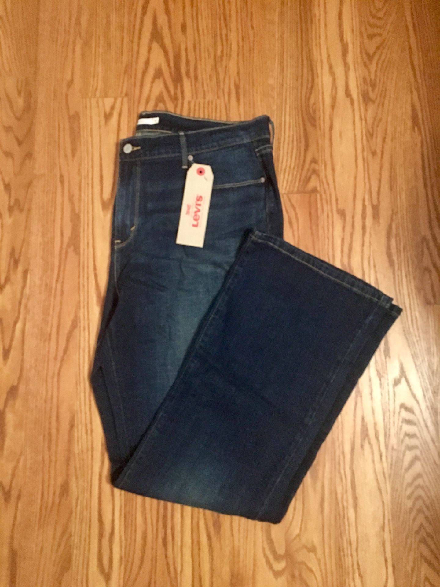 NWT Women’s Levi’s Bootcut Jeans Size 16