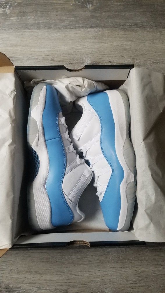 Jordan 11 Low University blue Size