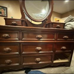 Dresser With Mirror