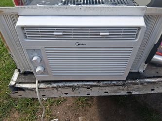 Small window air conditioner