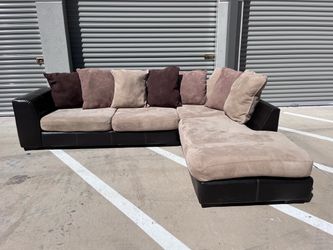 Sectional couch (Delivery Available)