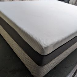 Queen mattress 10"  memory foam and box spring. Free delivery same day.
