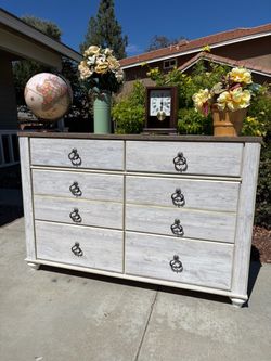 Rustic White Ashley 6 Drawer Dresser Chest of Drawers Furniture Great Condition