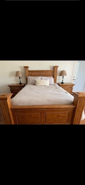 Bedroom Set. Queen Size