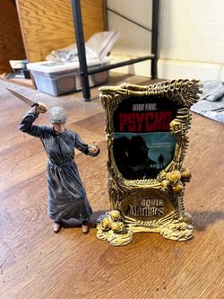 $20-Vintage 1999 McFarlane Movie Maniacs 2 - Psycho Norman Bates Figure