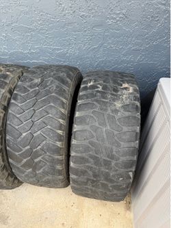Two different tire brands 33/12/.50/R20