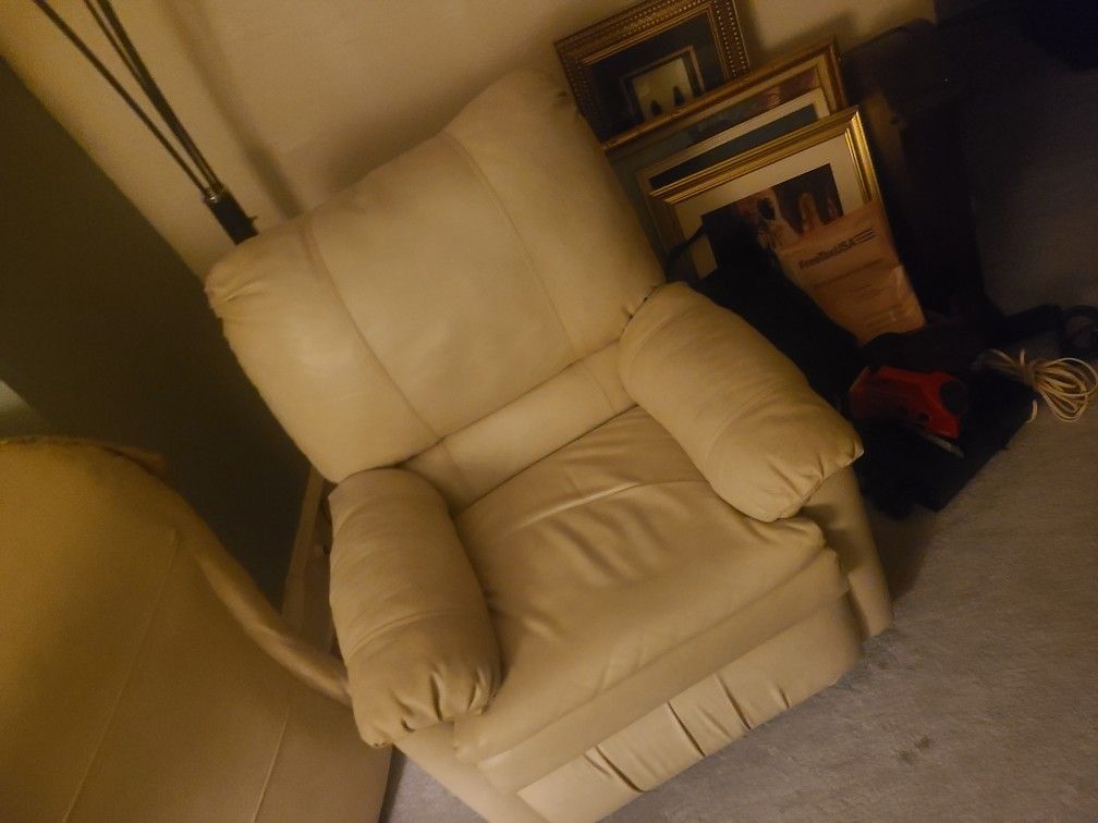 Leather Loveseat and Recliner