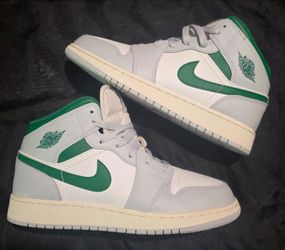 Jordan 1 mid (Summit White Pine)
