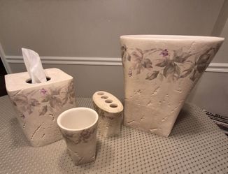 4pc. Croscill Bathroom set