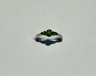 PLATINUM OVER STERLING SILVER GENUINE RUSSIAN CHROME DIOPSIDE SIZE - .98CTW
