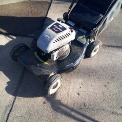 Quattro Briggs & Stratton 4aHP Push Mulch Bag Lawnmower