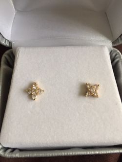 22 carats pure gold diamond earrings
