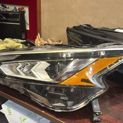 2019 And 2022 Nissan Altima Headlights Left