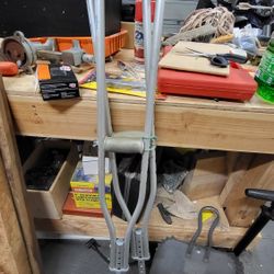 Medline Aluminum Adjustable Crutches