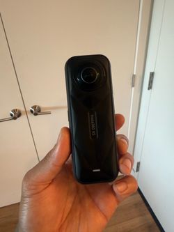 INSTA 360 X5 w/ Mini Tripod
