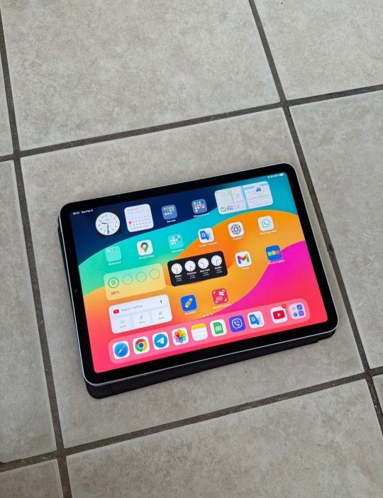 iPad Air 5 (M1) 64GB + Smart Case Baseus – Excellent Condition!