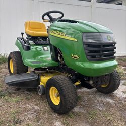 John Deere L100 Riding Lawn Mower