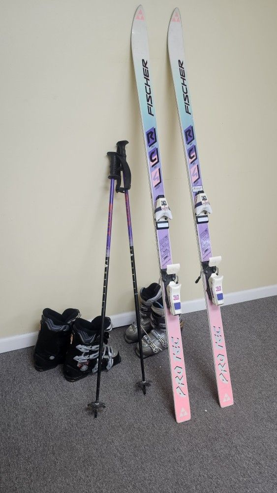 Fischer Pro TEC Lady's Skiis Polls and Ski Boots