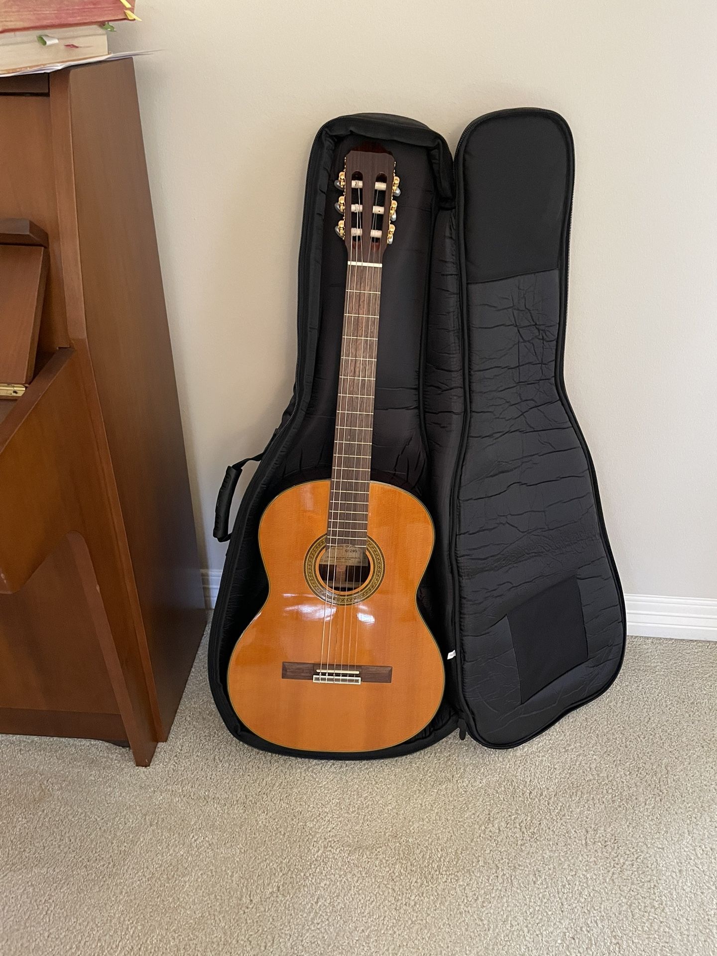 Takamine G128S Antique Classical Acoustic Guitar